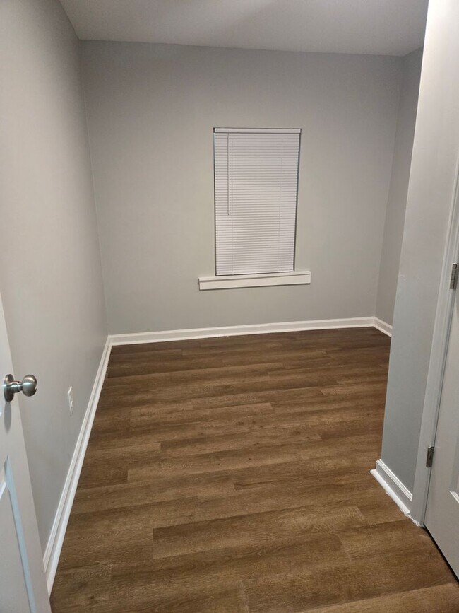 Building Photo - Fresh 3BR/1BA house