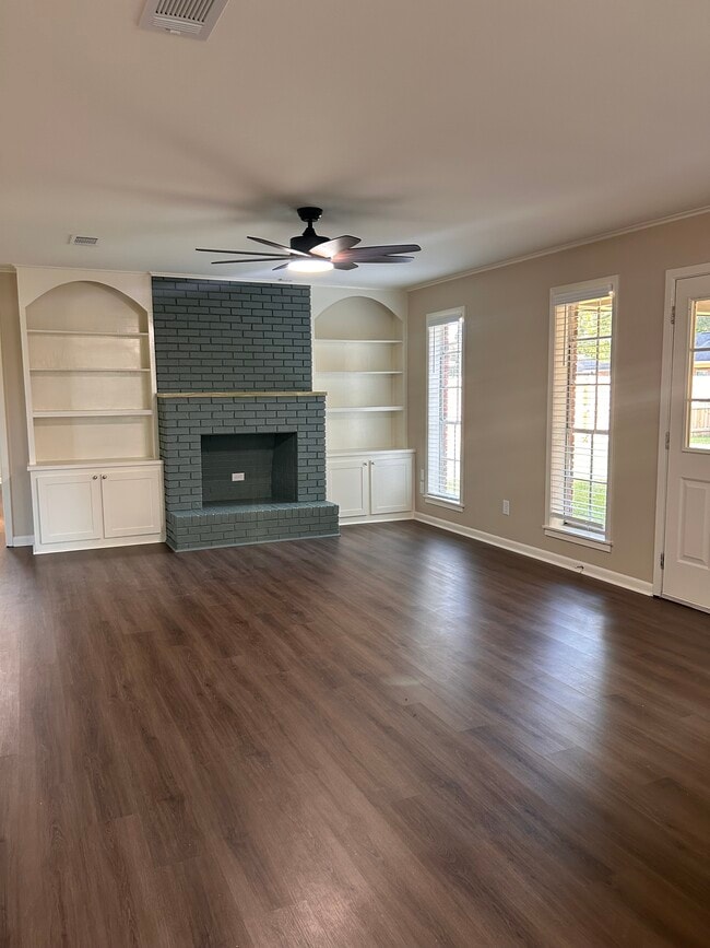 Building Photo - 404 Post Oak Blvd