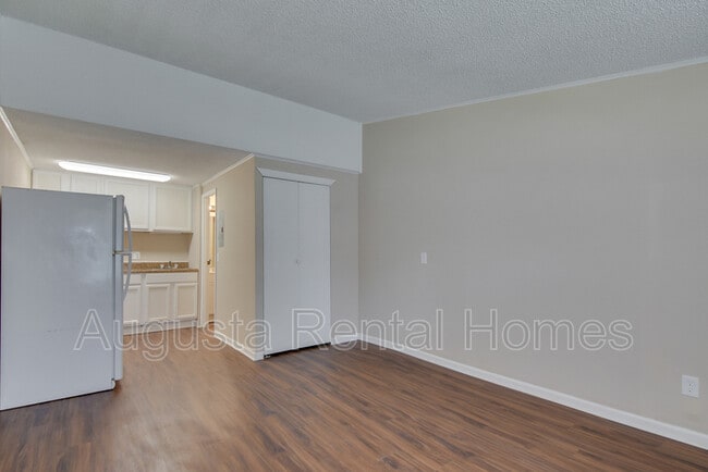 Building Photo - 113 Fister Ct