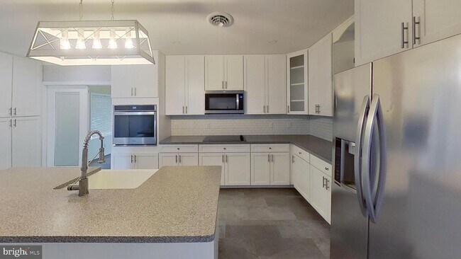 Foto del edificio - 4685 Cedar Pl