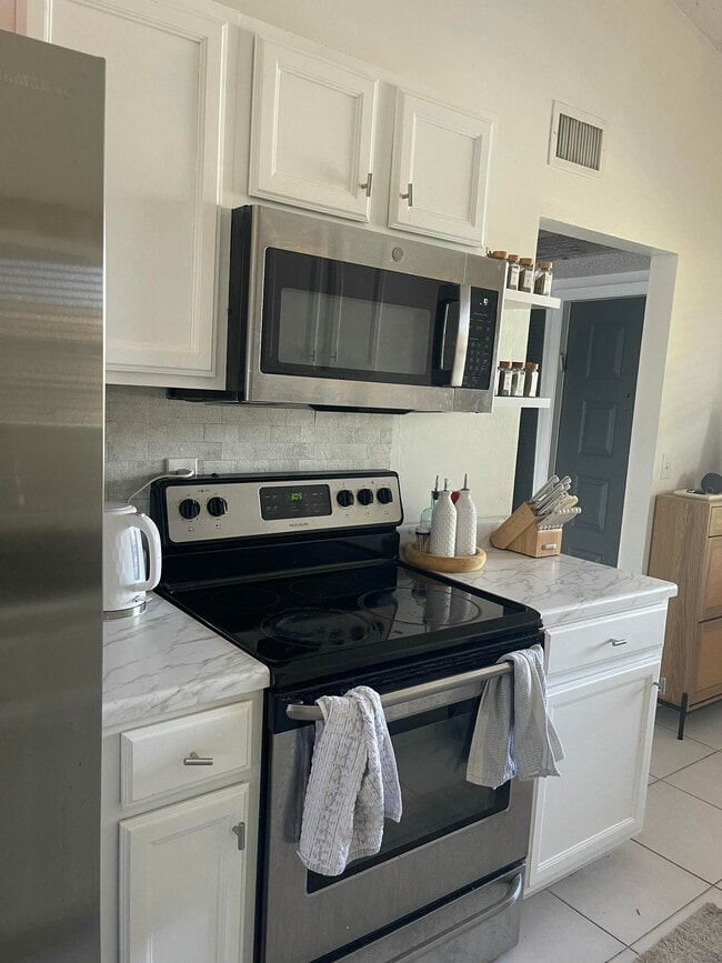 Foto del edificio - 9878 Nob Hill Ct