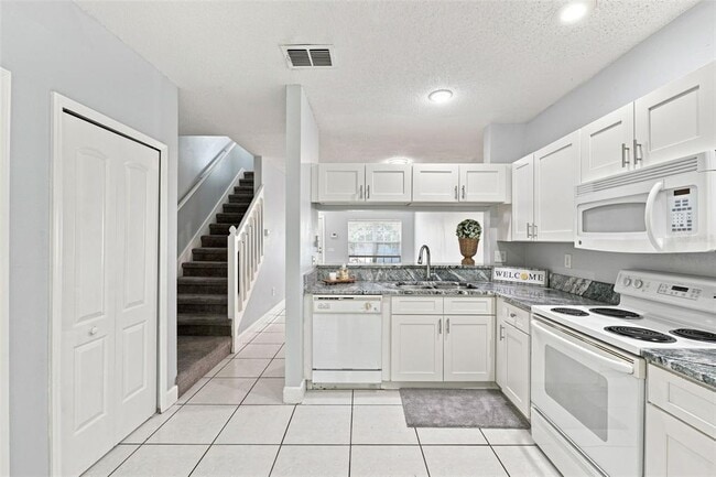 Building Photo - 29924 Playa Del Rey Ln