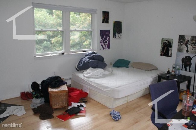 Building Photo - 5 br, 3.5 bath  - 144 Thorndike St # S