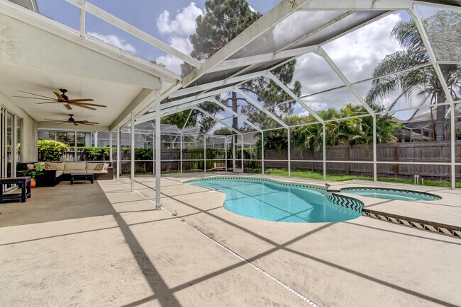 Foto del edificio - 9401 Woodbay Dr