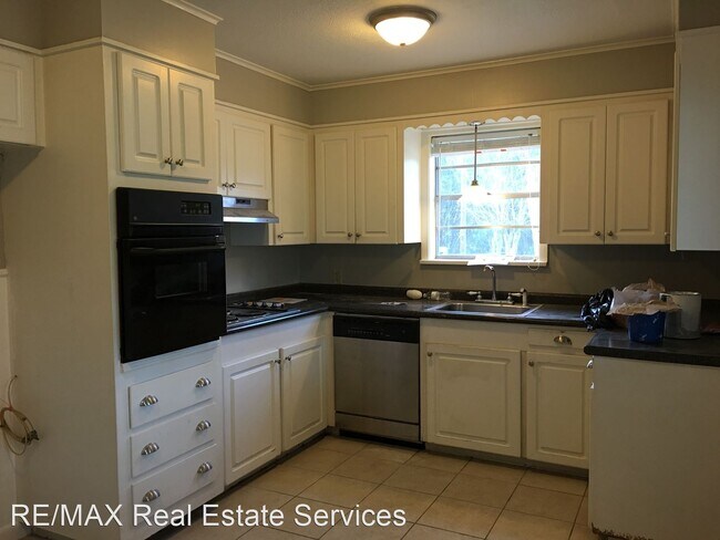 Building Photo - 3 br, 1.5 bath House - 8455 Parkdale Drive