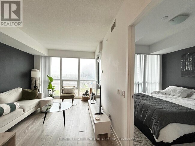 Photo du bâtiment - 2200 Lake Shore Blvd W