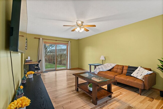 Foto del edificio - 2422 Cedar Crest Dr