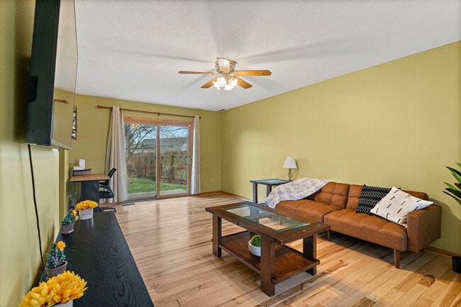 Building Photo - 2422 Cedar Crest Dr