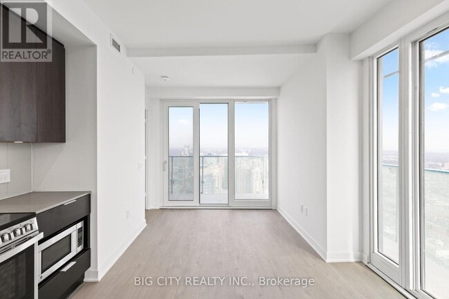 Building Photo - 3900-3900 Confederation Pkwy