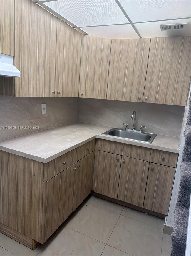 Foto del edificio - 8007 W 6th Ave