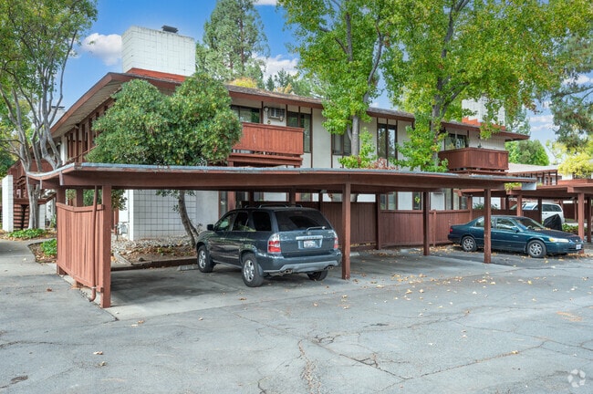 330 Golf Rd Parking - 330 Golf Club Rd