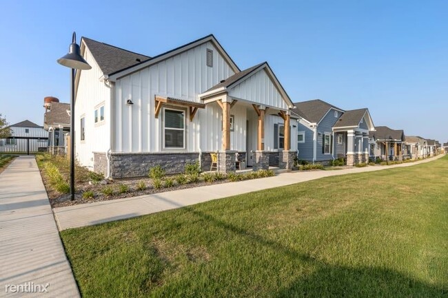 Building Photo - 2 br, 2 bath House - 16048 Lago St WD incl...