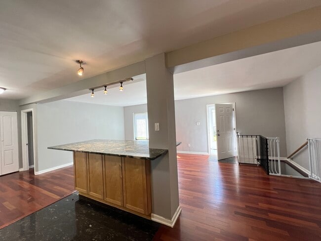 Building Photo - 2903 W Berwyn Ave