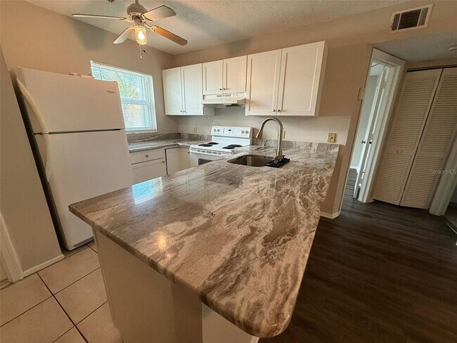 Foto del edificio - 26485 Rampart Blvd