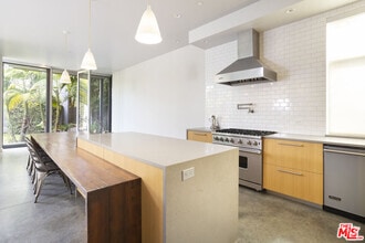 Building Photo - 707 Flower Ave