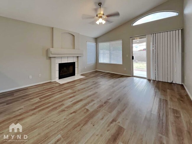 Foto del edificio - 1045 W Todd Dr