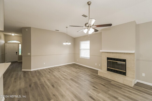Building Photo - 1148 Jones Creek Dr