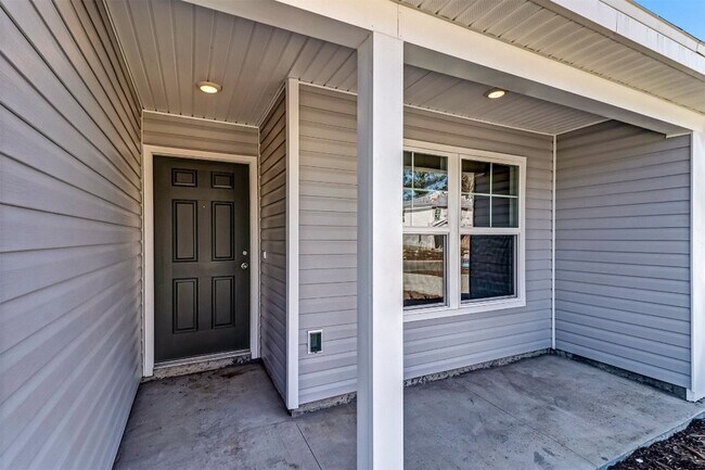 Building Photo - 45356 Red Brick Dr