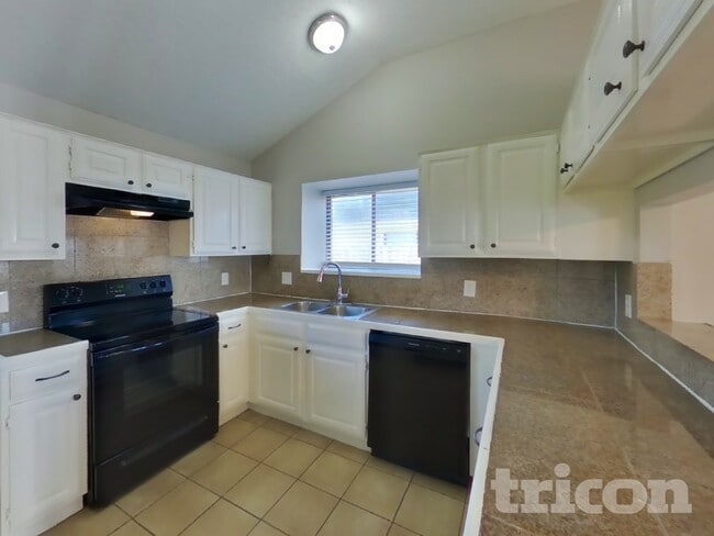 Building Photo - 916 Simon Dr