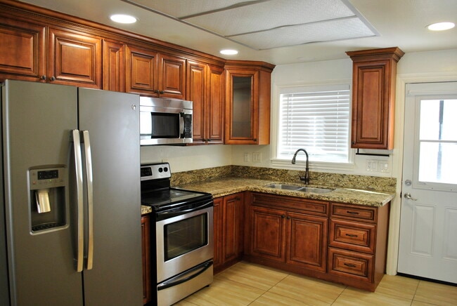 Building Photo - 2203 Voorhees Ave