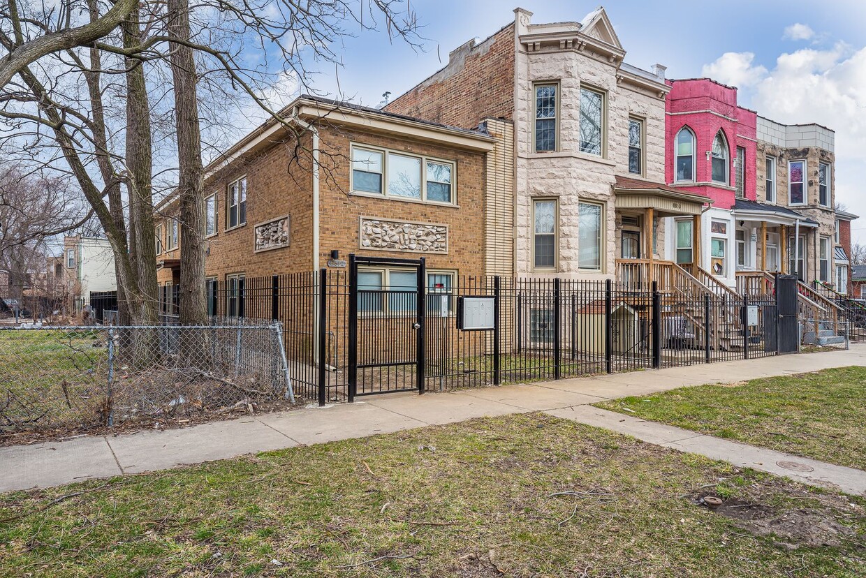 Primary Photo - 6612 S St Lawrence Ave