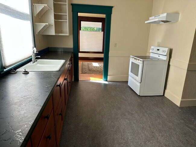 Foto del edificio - 4 Bedroom Home Just Outside Of Albany With Plenty Of Parking.