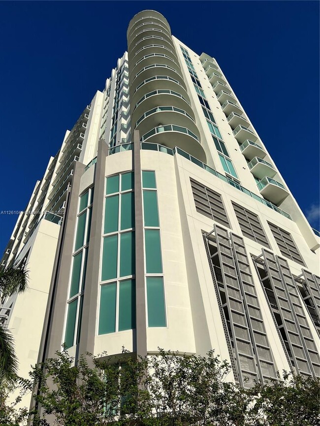 Building Photo - 2525 SW 3rd Ave
