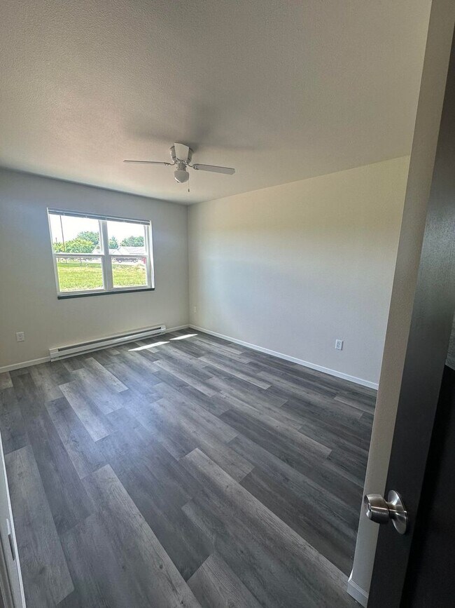 Building Photo - 3 Bedroom Duplex