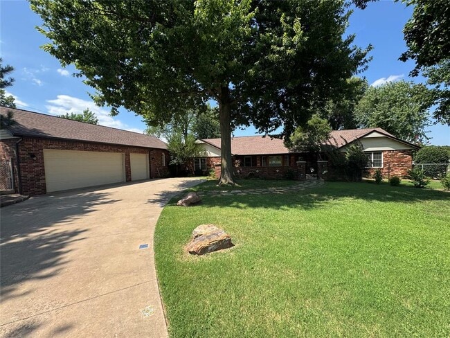 Building Photo - 3701 E Waterloo Rd