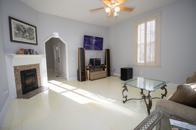 Foto del edificio - Spacious 4BR/3BA Home in Columbia's HIstor...