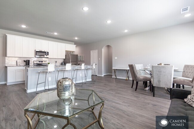 Building Photo - 647 Pinnacle Dr