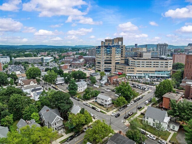 Foto del edificio - 133 Davenport Ave