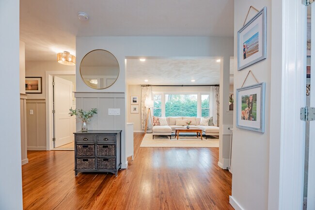 Foto del edificio - 245 Birch Ln