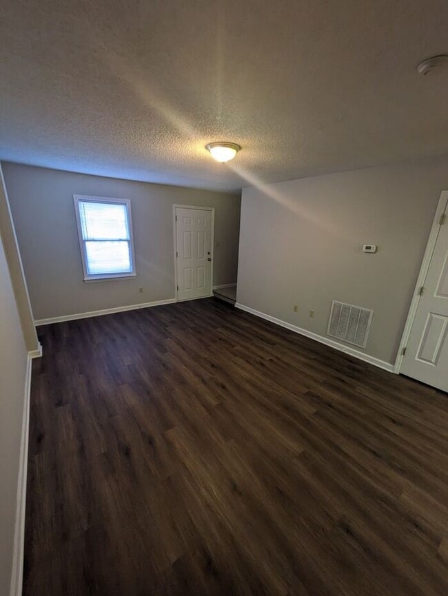 Photo - 2BD/1.5BA Townhome in Hickory