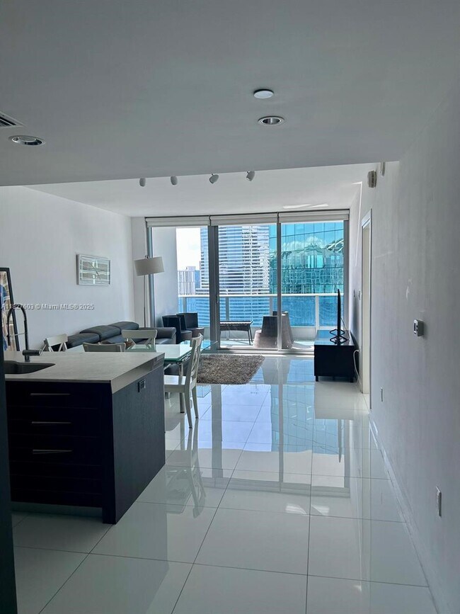 Building Photo - 200 Biscayne Blvd Way