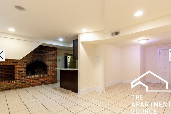Building Photo - 879 W Lill Ave