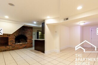 Building Photo - 879 W Lill Ave