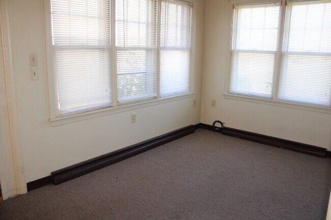 Foto del edificio - 307 Lincoln Way E