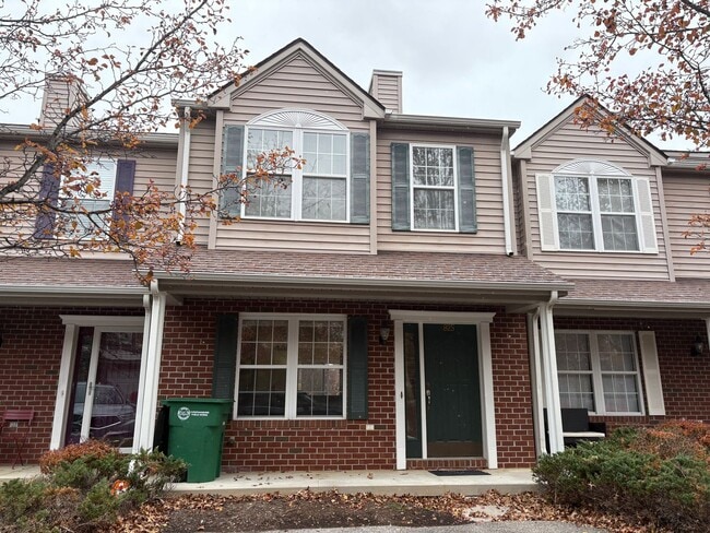 Photo - 825 Oak Tree Blvd NW House