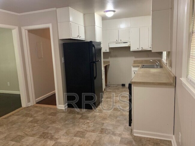 Building Photo - 6082 Wedgewood Dr SE