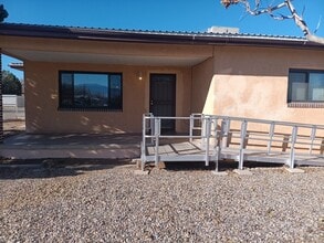 Building Photo - 515 S 11th St