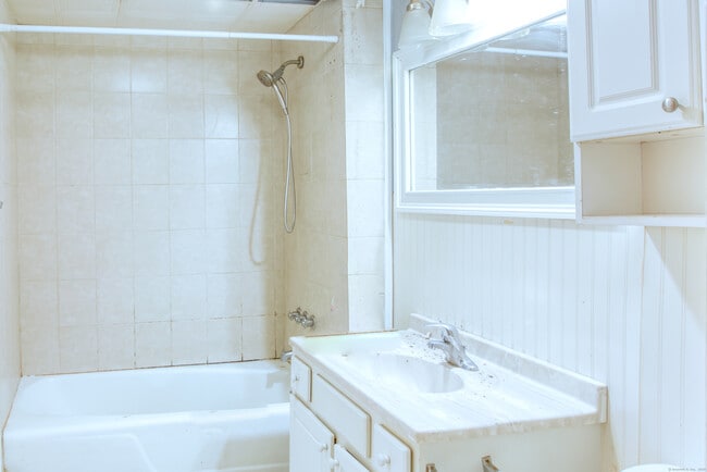 Foto del edificio - 226 Ledgeside Ave