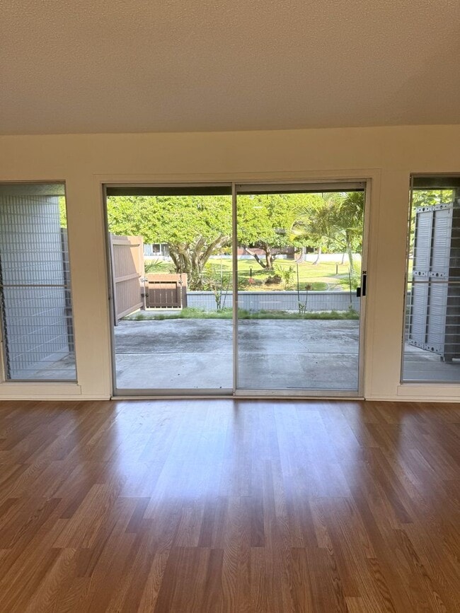 Foto del edificio - Koko Isle Circle - 3 bedroom, 2 full bath, 1 half bath with two car carport