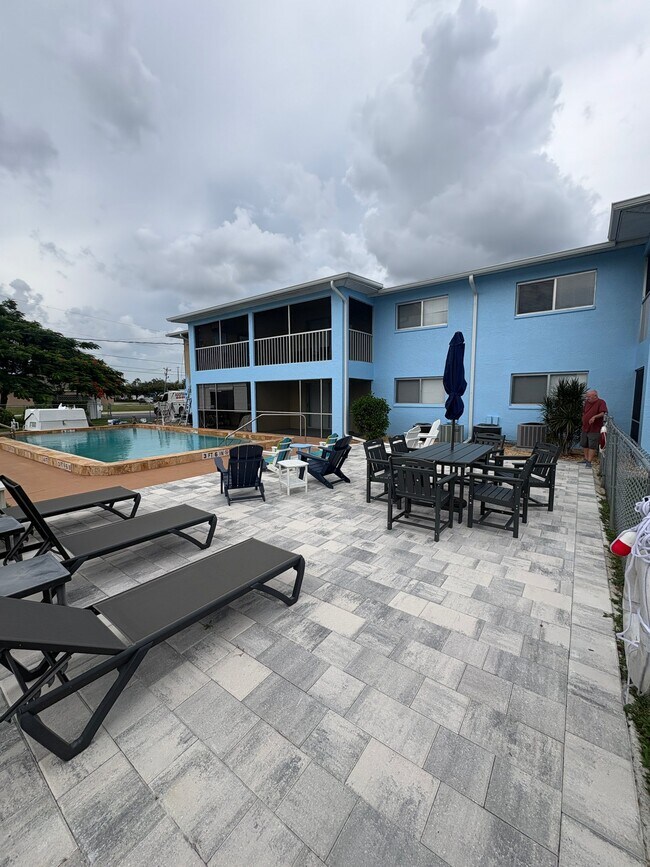 Foto del edificio - 706 SE 13th Ct