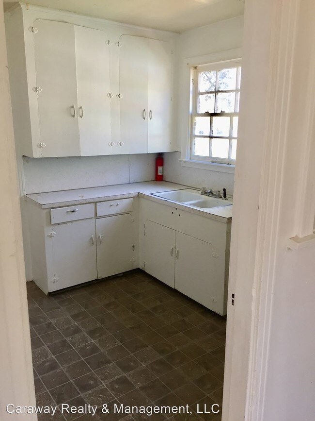 Foto del edificio - 3 br, 1 bath House - 2421 Corol