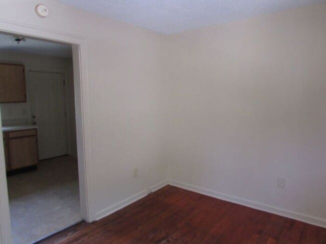 Building Photo - 121 Dixie Dr