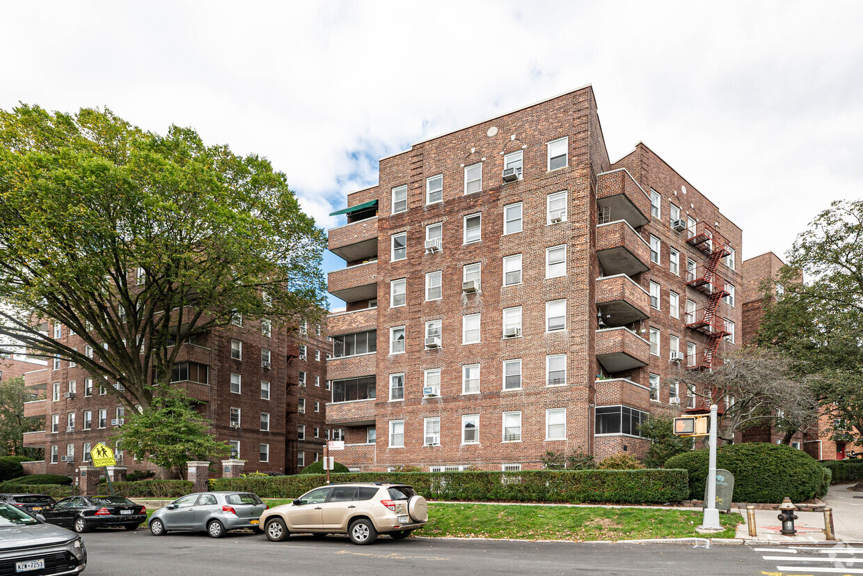 the-georgian-house-apartments-in-jamaica-ny-apartments