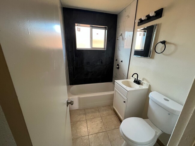 Building Photo - 540 Cardenas Dr SE