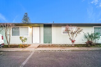 Building Photo - 736 SE 13th Ave