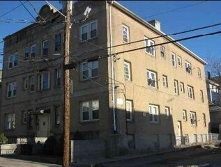 Primary Photo - 126 W Sumner Ave
